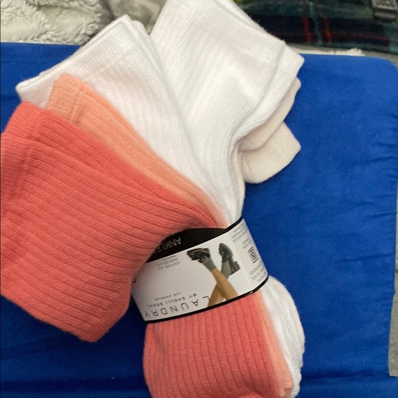 Laundry by Shelli Segal Pink Anklet Socks - Picture 2 of 2